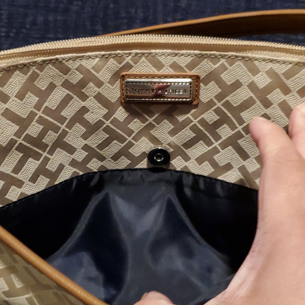 Tommy Hilfiger Crossbody Bag - Picture 3 of 5